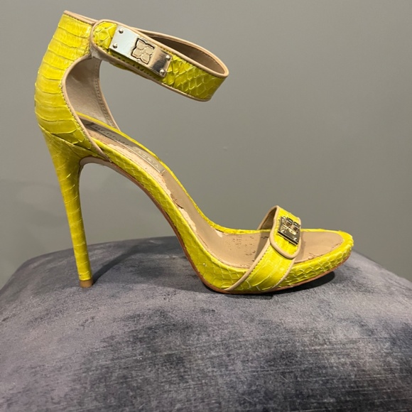 Light Green Reptile Heels - BCBGMAXARIA - Picture 3 of 5